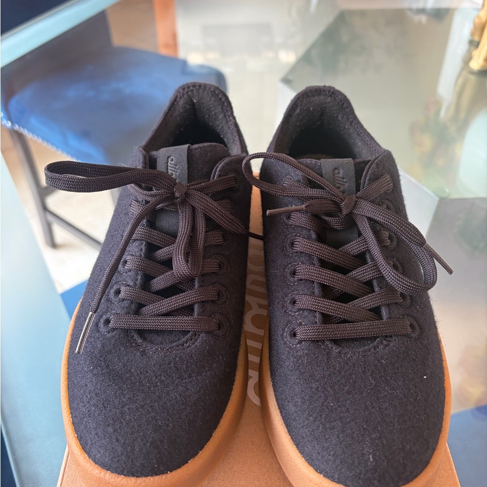Allbirds Women's Wool Cruiser - Black with Tan Gum Sole - Picture 3 of 3